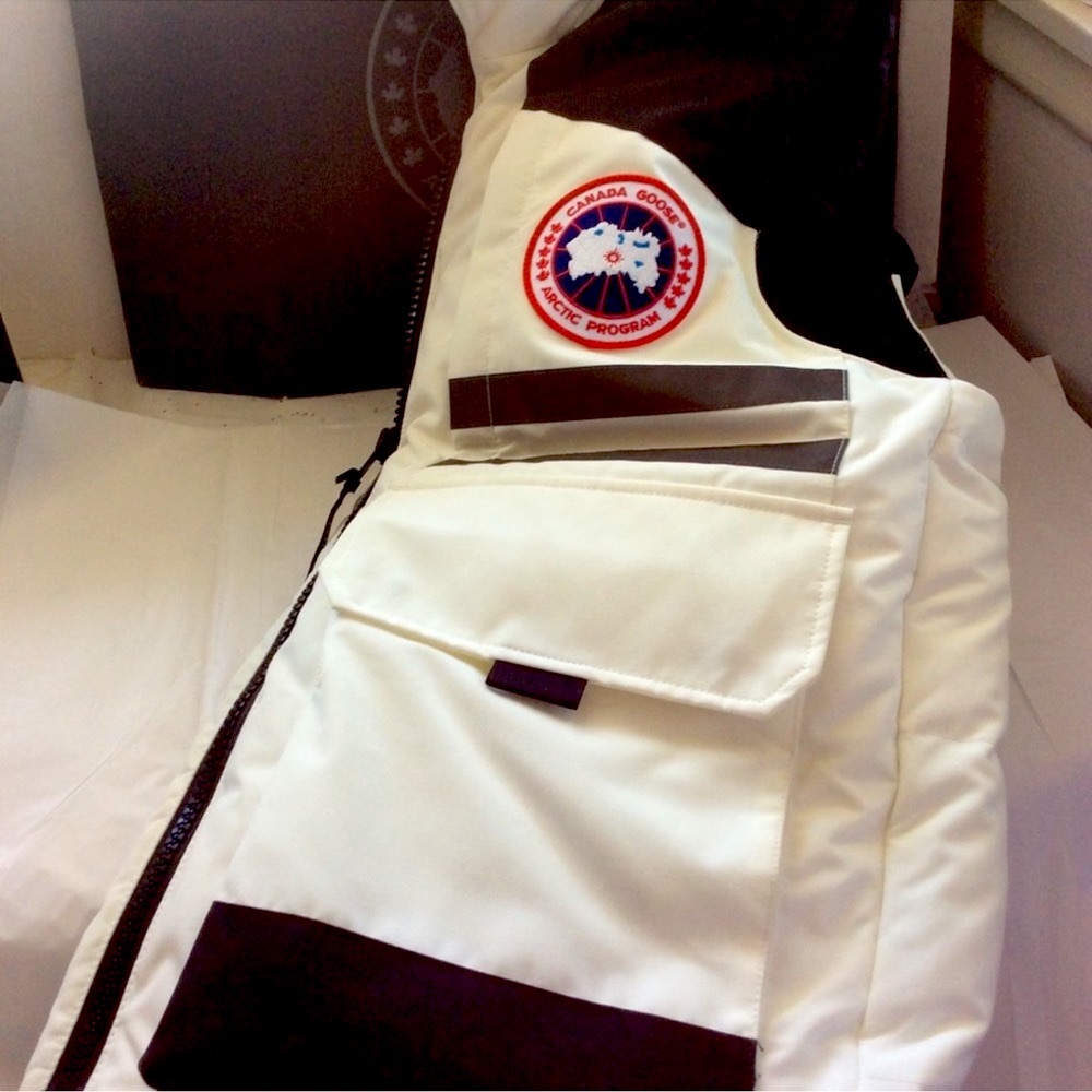 Canada Goose NEW Vest - Picture 6 of 8